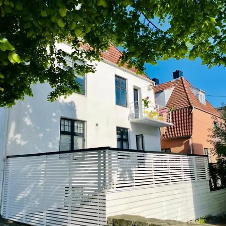 5 Min Walk To Centre Apartment